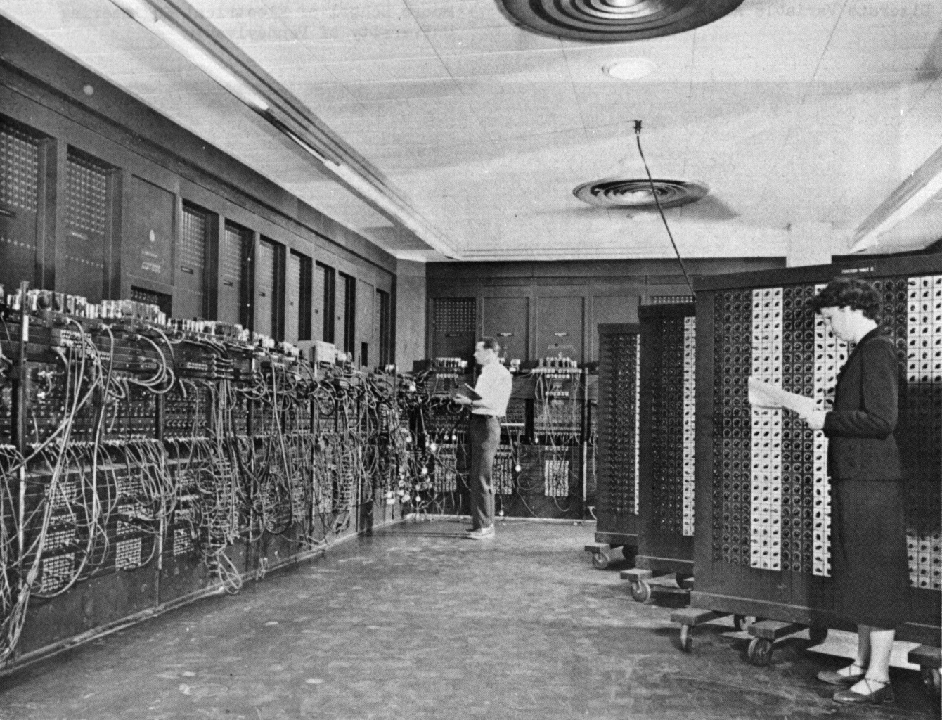 ENIAC – 1945 data/images/intro/eniac.jpg